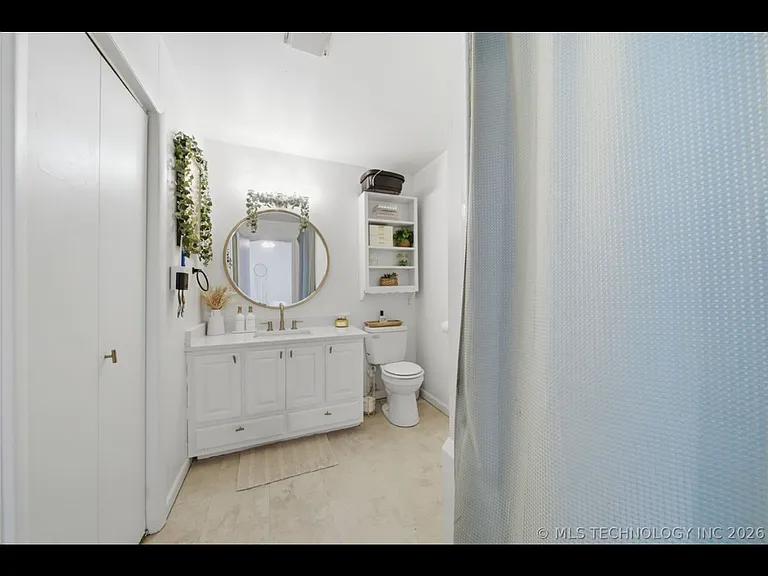 318 E Maple St — Photo 25