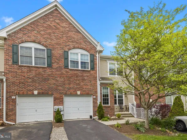 12 Dispatch Dr, Washington Crossing, PA 18977