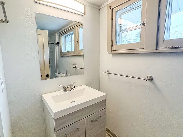 205 1/2 Terry Ave — Photo 8
