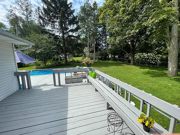 2nd image of 18 Winding Brook Dr