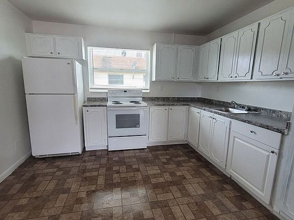 3rd image of 3801 SW 59th Ter #103