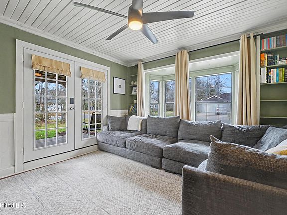 5th image of 15435 Woody Dr