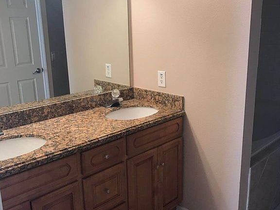 5th image of 213 Melissa Pl