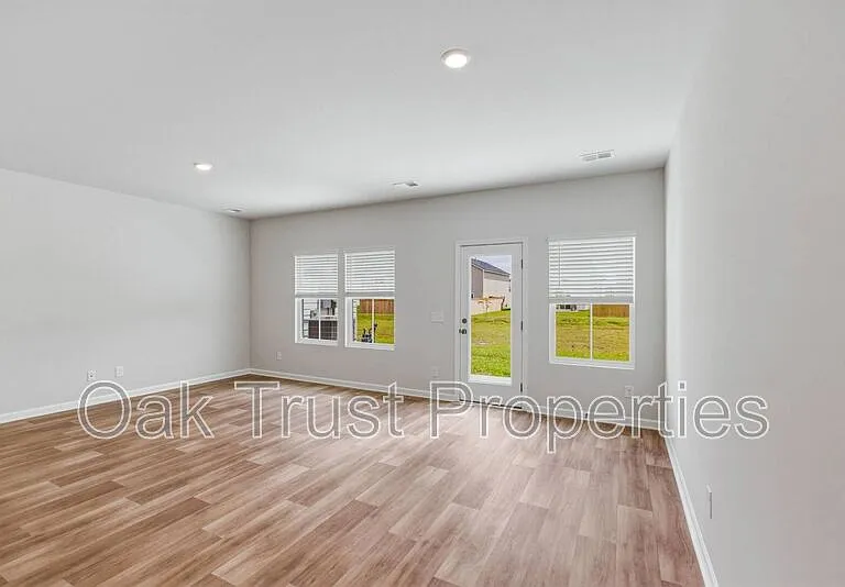 753 Ridgley Dr — Photo 11