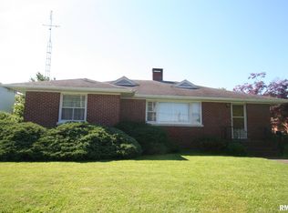 315 W Robinson St, Carmi, IL 62821