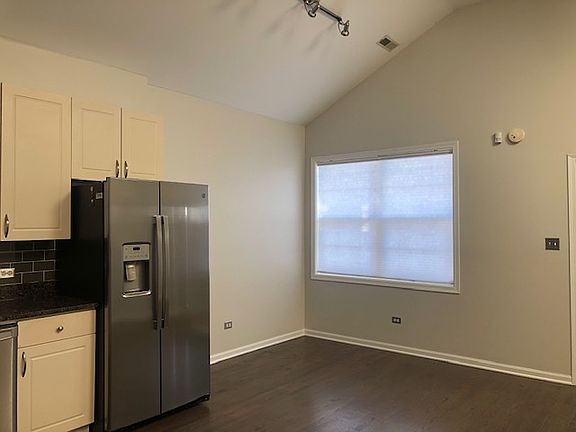 3rd image of 1357 N Artesian Ave APT 3
