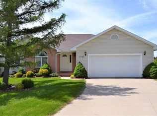 1707 W 49th Street Pl, Kearney, NE 68845