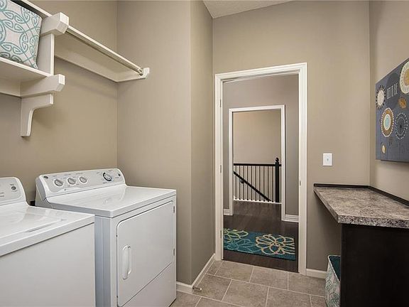 4th image of 132 SE Briar Valley Ln