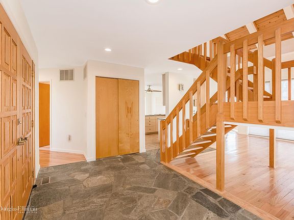 3rd image of 58 Linda Ln W