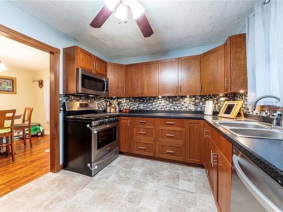 4th image of 754 Millard Ave