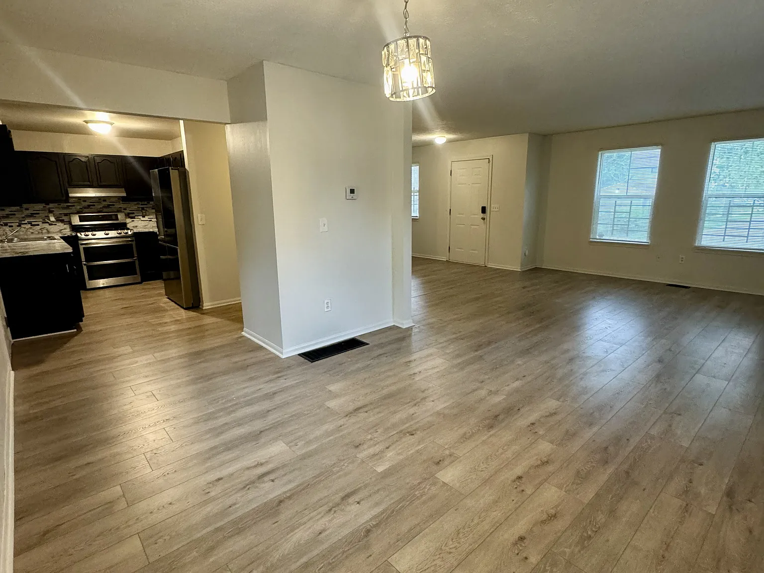 3 bed, 1.5 bath, 1500 sqft, $1,749 — Photo 4