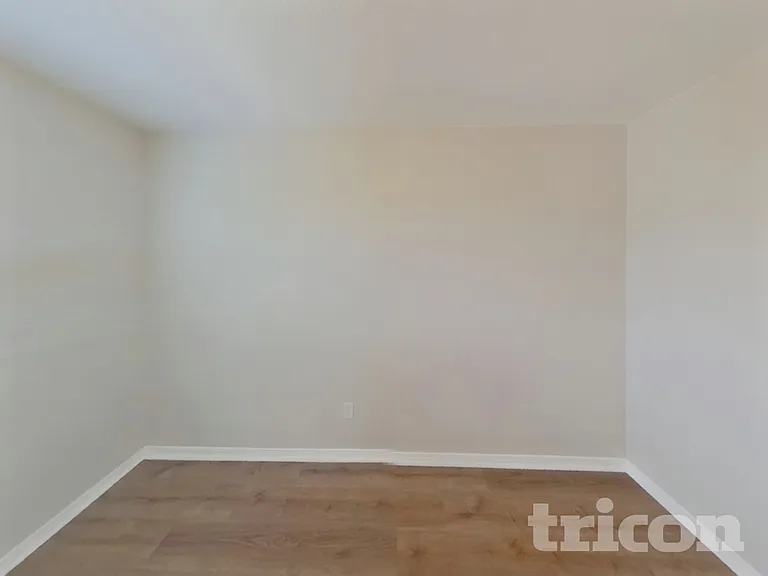 1287 Livingston Ave — Photo 13