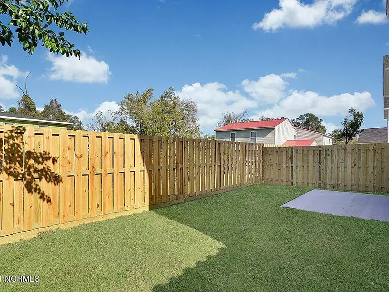 1007 Campbell St — Photo 31