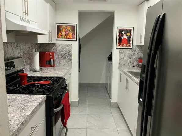 1300 W 53rd St APT 35, Hialeah, FL 33012