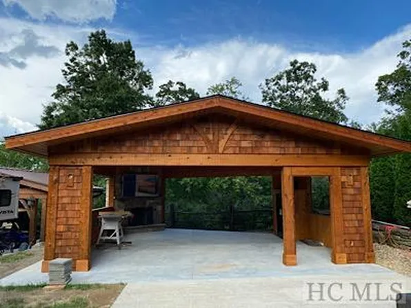 169 W Resorts Blvd, Lake Toxaway, NC 28747