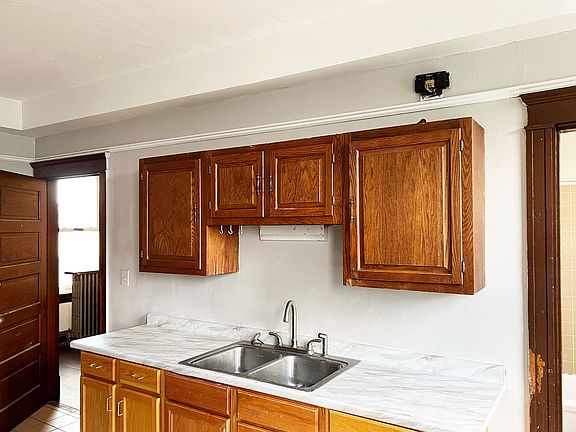 3rd image of 3211 Jefferson Ave APT 3
