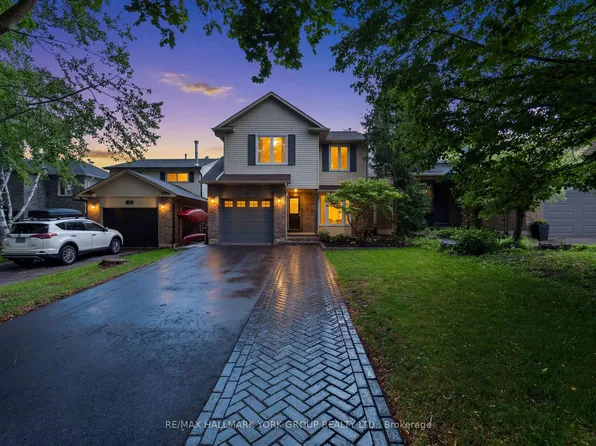 12 Odin Cres, Aurora, ON L4G 3T4