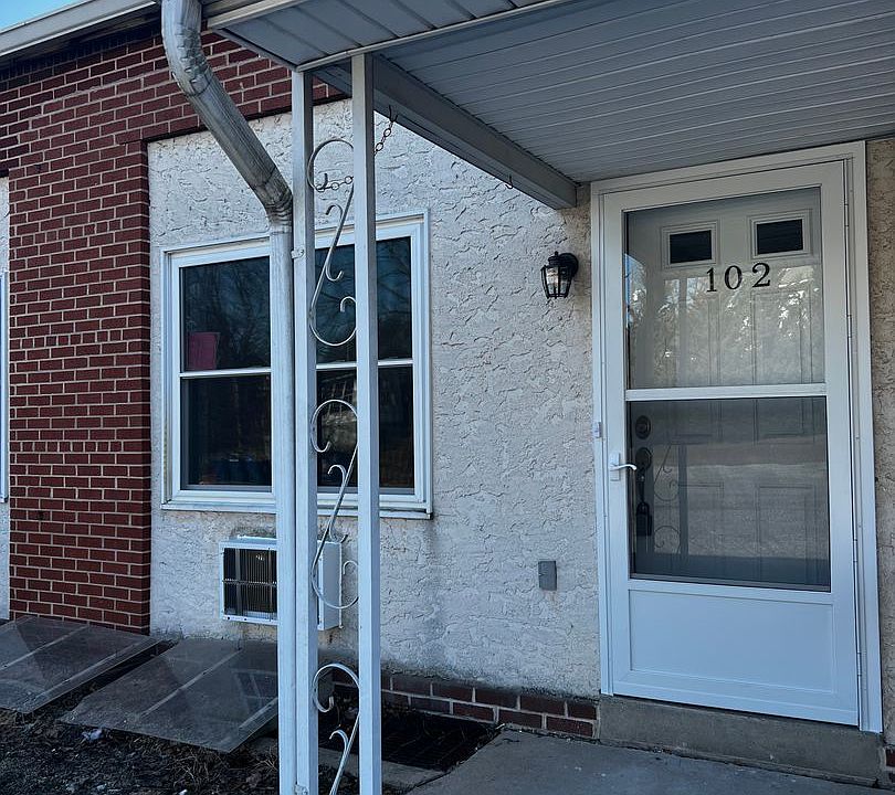 1st image of 133 N Poplar St APT 102