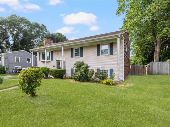 97 Wellington Ave, Warwick, RI 02886