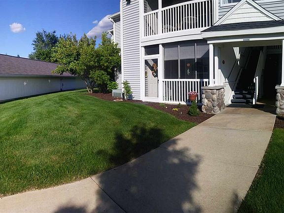 3rd image of 779 W Barrington Cir
