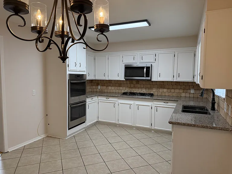 403 Sheffield Dr — Photo 11