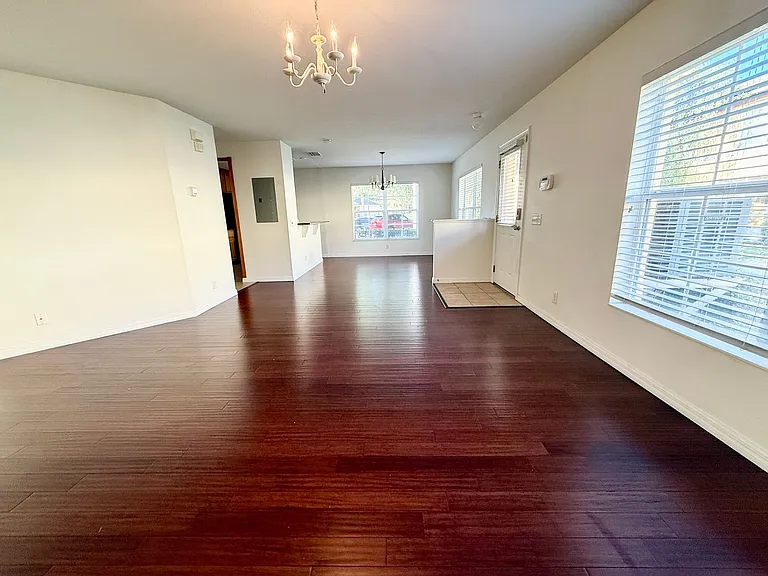 3846 Mandalay Dr — Photo 7