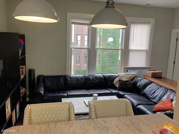 5th image of 733 W Oakdale Ave APT 2E