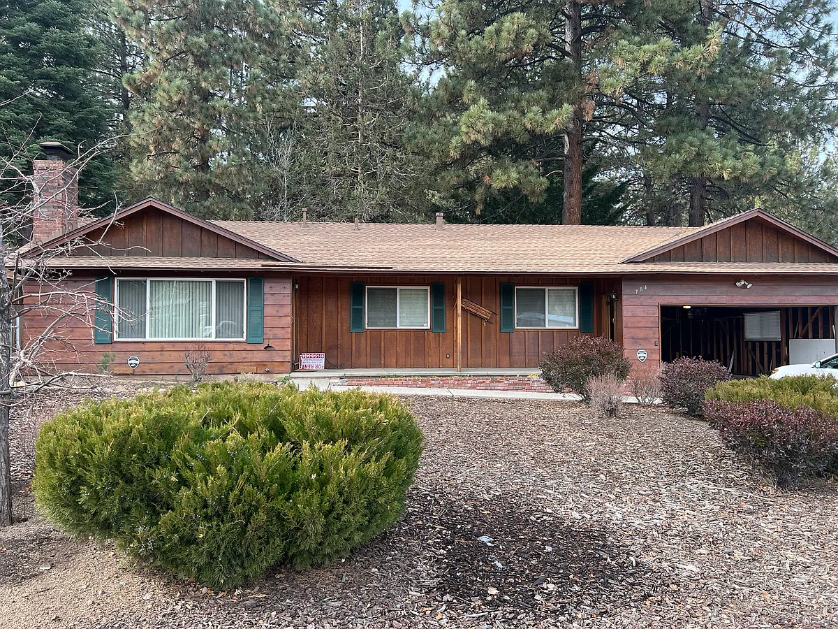 Building Photo - 784 Club View Dr