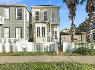 1607 Market St, Galveston, TX 77550