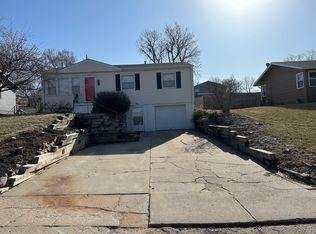 411 Chippewa Dr, Gretna, NE 68028