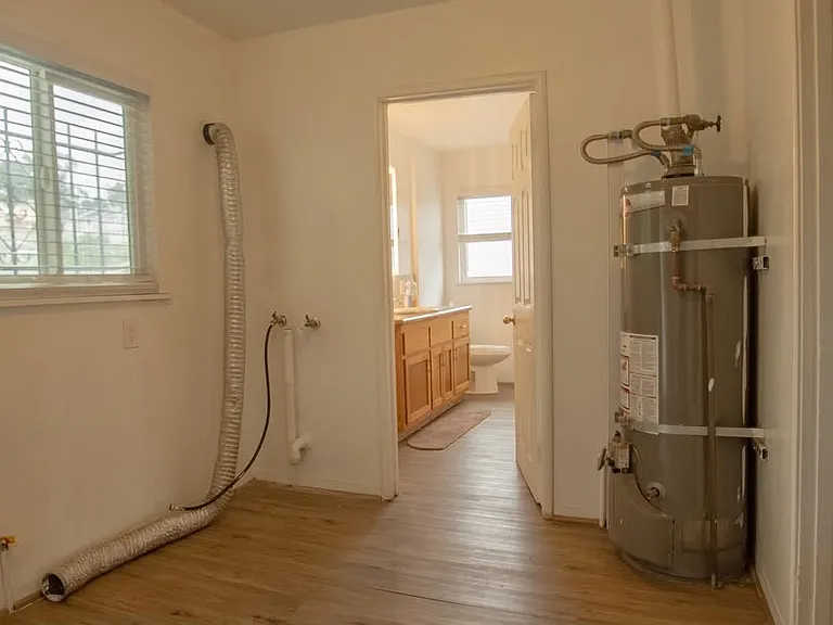 7966 Macarthur Blvd #B — Photo 5