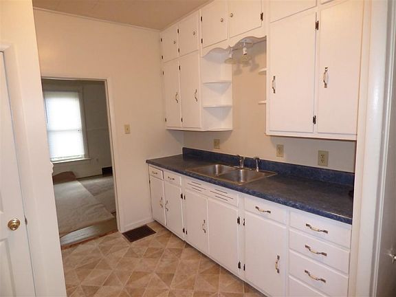 4th image of 2114 Decamp Ave