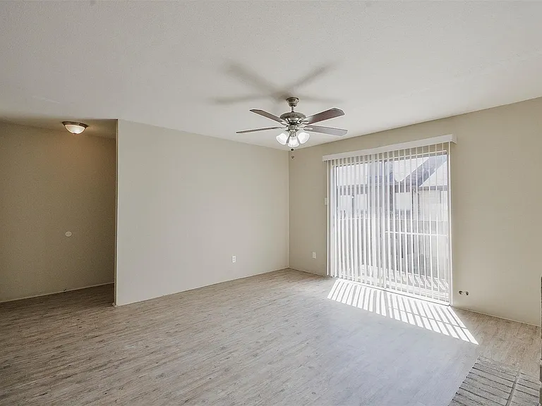 12905 Woodforest Blvd #704 — Photo 5