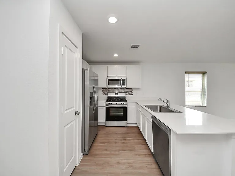 1607 Red Oak Dr — Photo 3