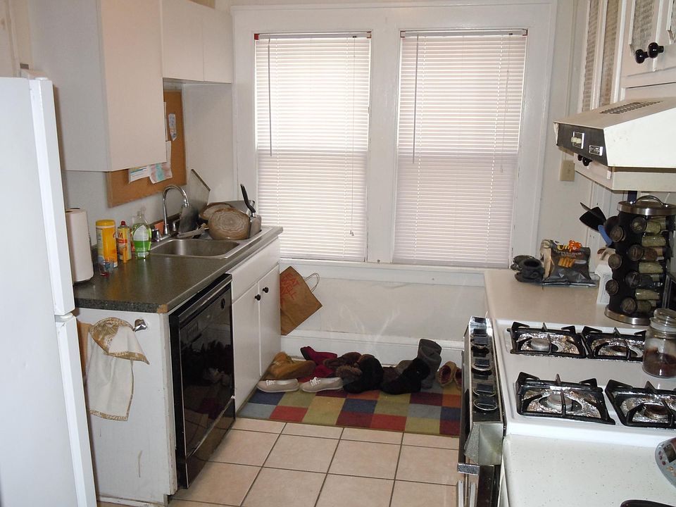 2nd image of 2018 Como Ave SE Unit 3