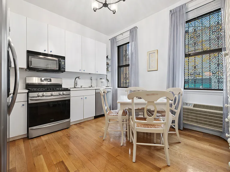 302 E 30th St #1/2 — Photo 12