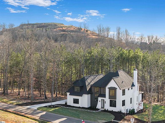 2nd image of 134 Meadow Park Dr