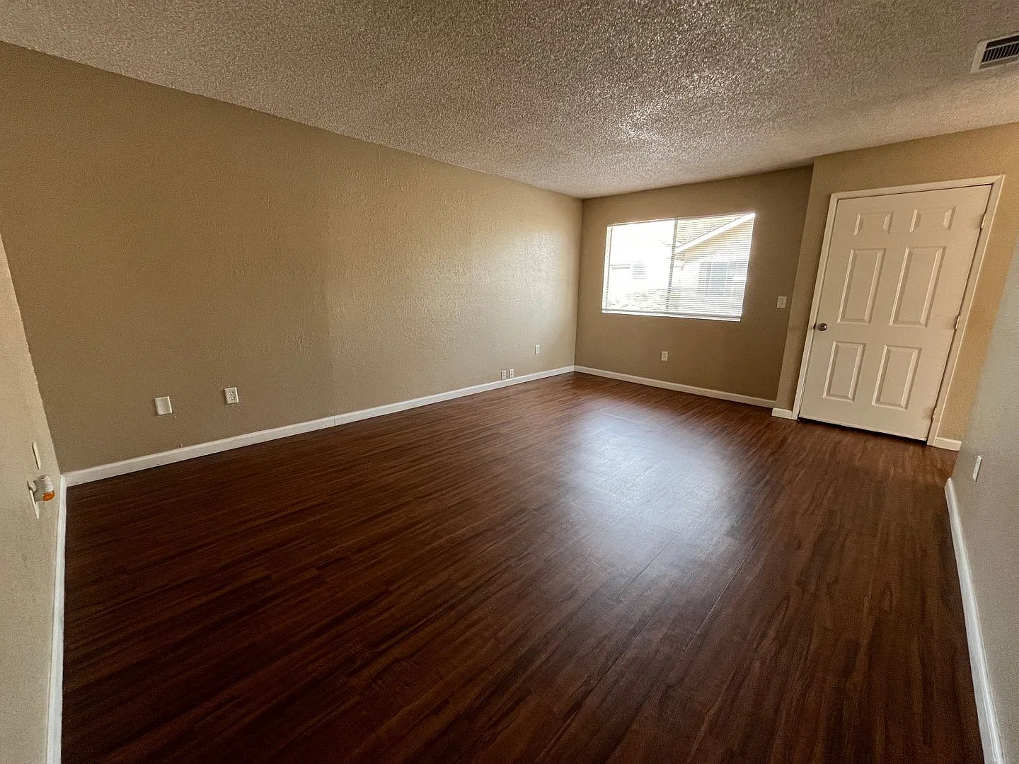 2808 — Photo 2