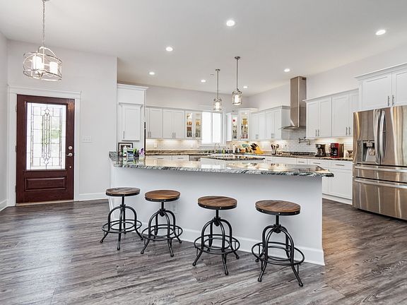 4th image of 209 Augusta Ave