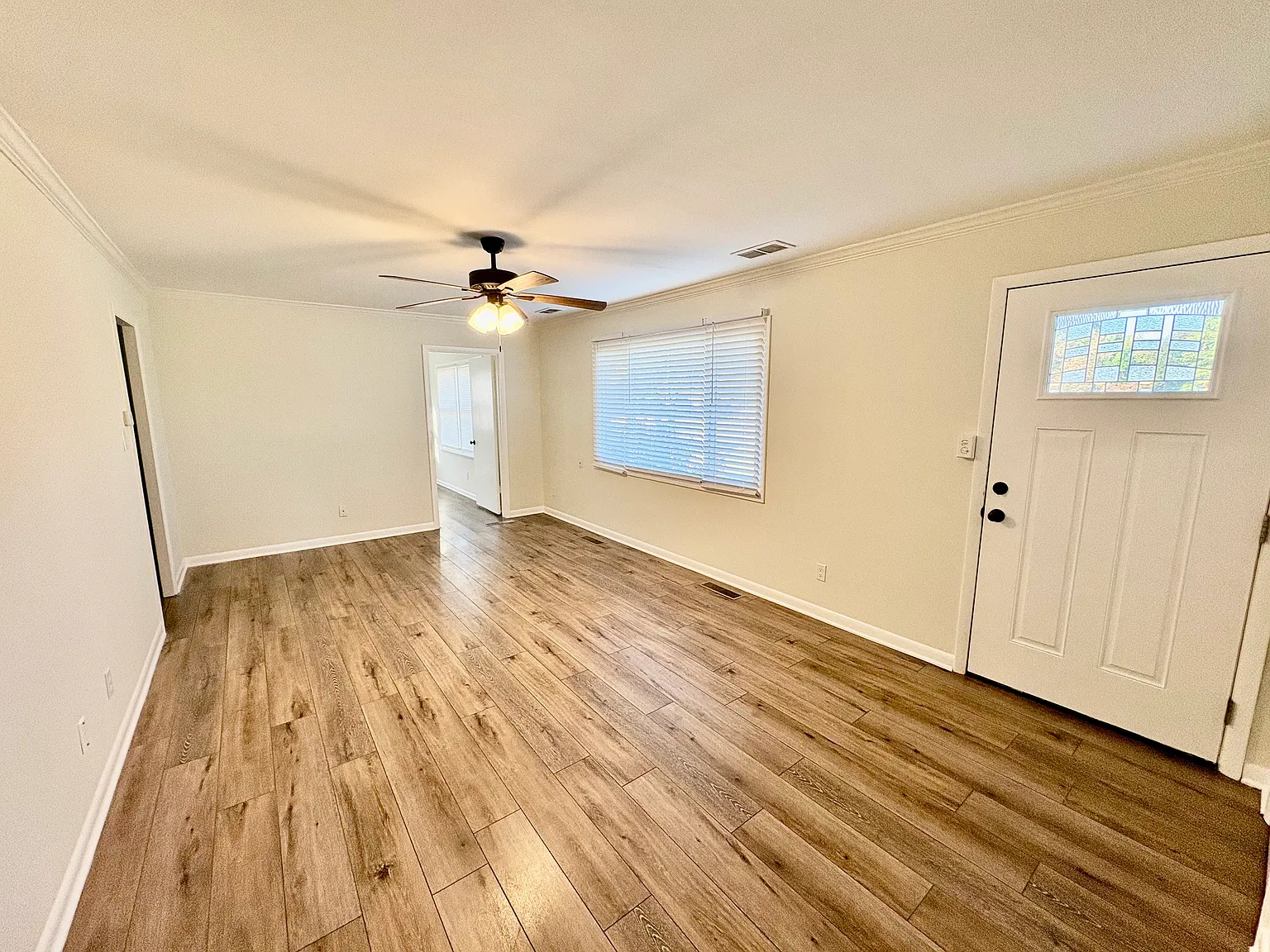 4 bed, 1.5 bath, 1292 sqft, $1,800 — Photo 4