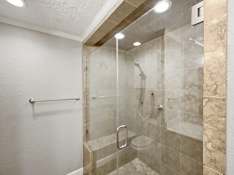 13835 Jarvis Rd — Photo 20