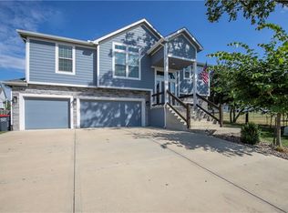 1301 N 160th Ter, Basehor, KS 66007