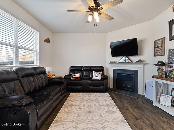 3rd image of 6318 Triplett Woods Dr