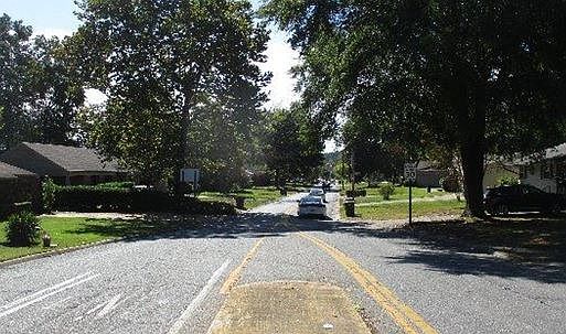 4th image of 423 Brookside Dr