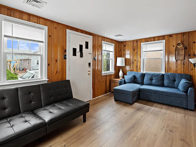 245 Sheridan Ave — Photo 6