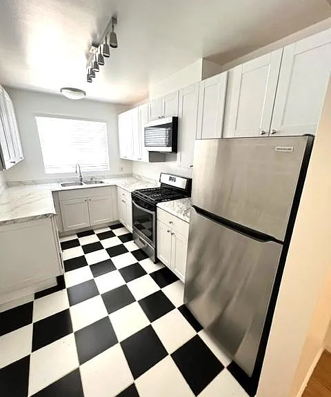 1288 Barry Ave #6 — Photo 9