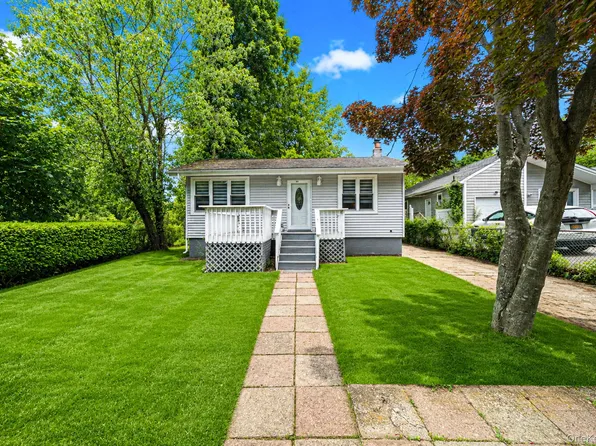 411 Glen Drive, Shirley, NY 11967