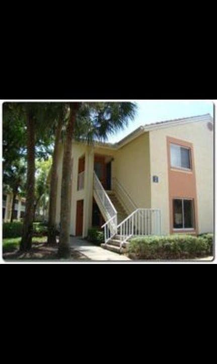 1st image of 1052 The Pointe Dr