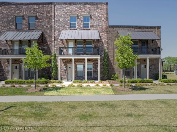 9227 Ra Young Jr Dr, Fort Smith, AR 72916