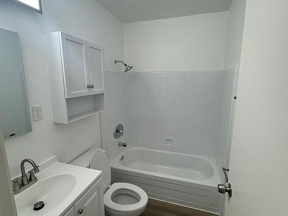 3rd image of 101 Oak Ave #3A